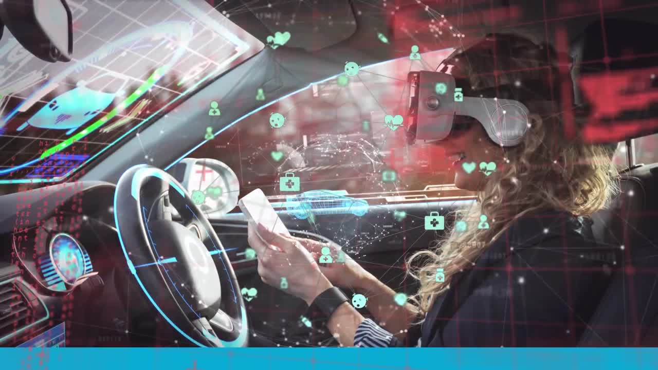 animación de pantallas e iconos con mujer en auriculares vr usando teléfono inteligente en coche de conducción autónoma