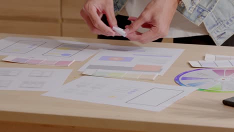 trabajar en el papeleo y ajustar la hoja de trabajo trabajar desde casa es un nuevo concepto de trabajo normal la tecnología y el análisis de datos podrían ayudar.