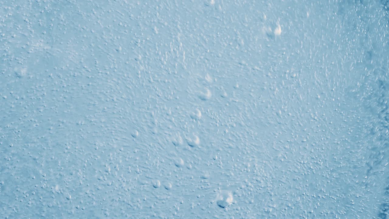 파란색 추상적인 배경에 물에 산소 거품