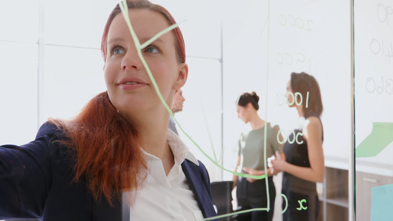 женская исполнительная графика рисунка на стекле 4k