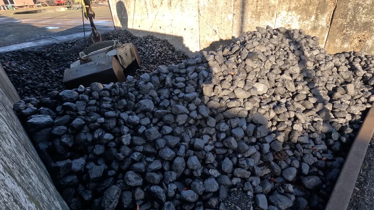 A coal bin that is loaded with coal.