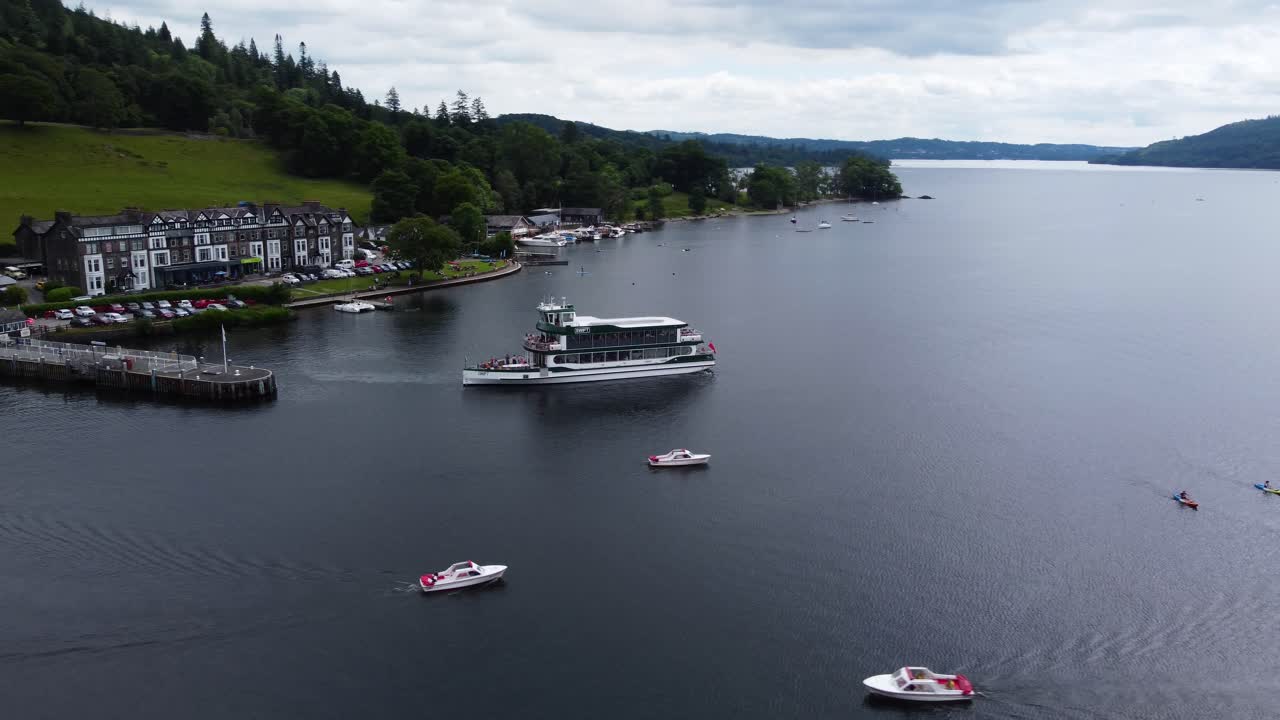 Passenger lake tour cruise ferry leaving dock at Waterhead Marina, Ambleside, Windermere Lake, Lake District