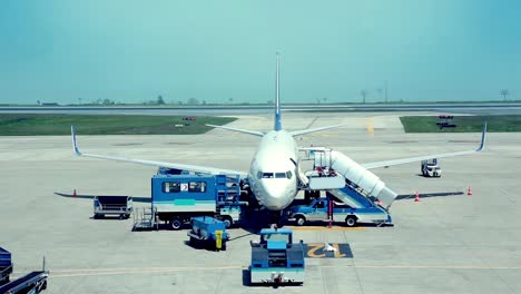 Preparación-De-Aeronaves-Para-Auxiliares-De-Vuelo-Que-Trabajan-Alrededor-De-Aeronaves