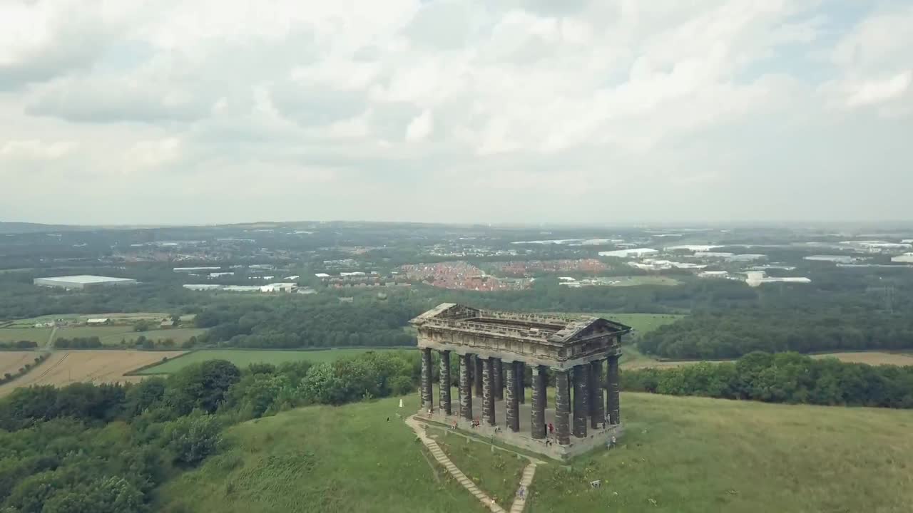 vista aérea de un antiguo templo griego penshaw monumento en sunderland, noreste de inglaterra