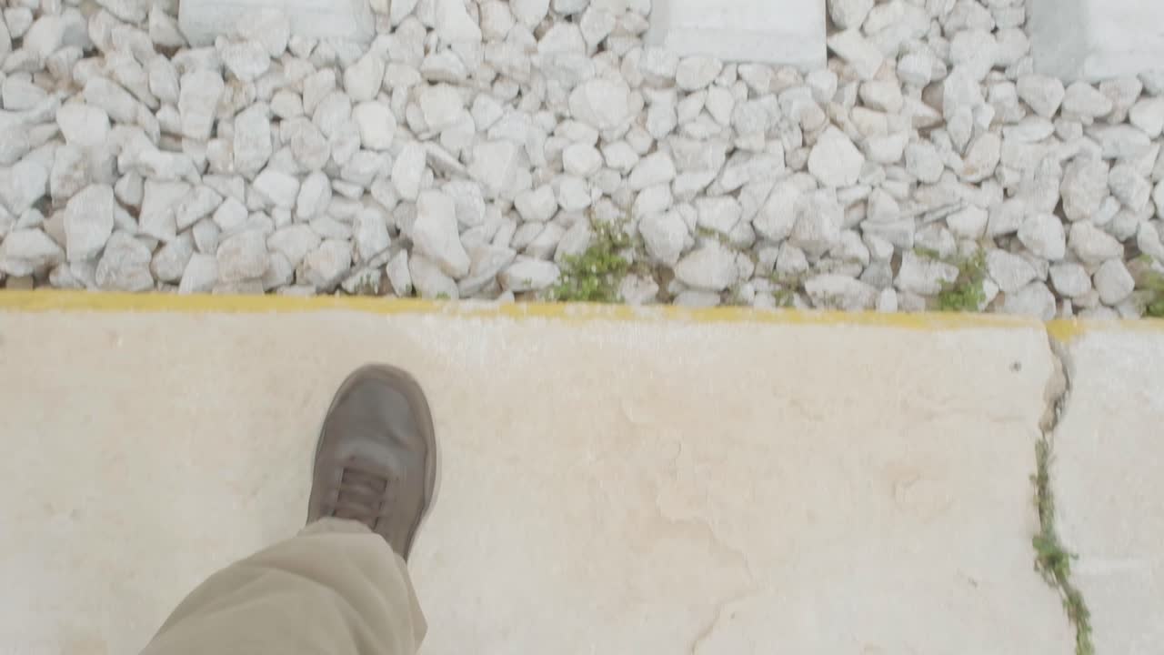 ⁇ 은 철도를 가로지르는 남자, 느린 움직임의 시점