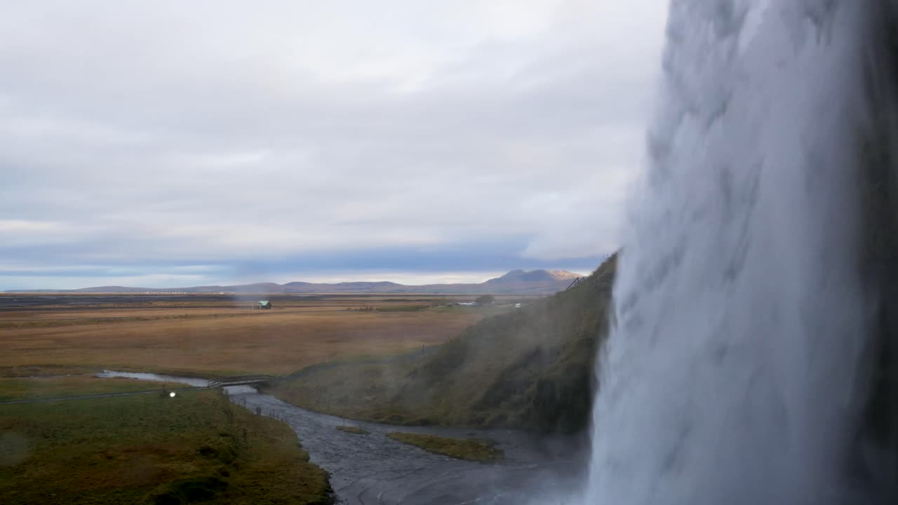 seljalandsfoss 폭포와 평행하게 클로즈업 샷