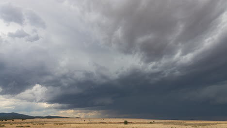 Tormenta-Tratando-De-Ponerse-En-Marcha-En-Las-Llanuras-Altas-De-Nuevo-México