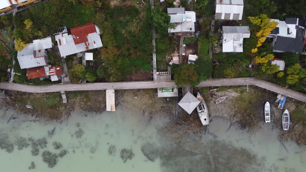 칼레타 토르텔, 나무 캣워크로 가득한 마을 - 칠레 - 독특한 방문지
