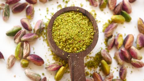 pistachio powder and pistachios