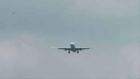 A-passenger-aircraft-is-preparing-to-land-at-Don-Muang-Airport-in-Bangkok,-Thailand