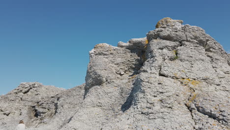 paisaje de rauk en un día soleado