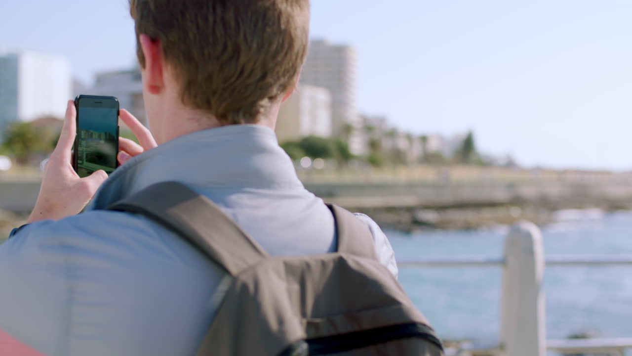 해변 여행을 위한 휴대폰과 비디오 녹화