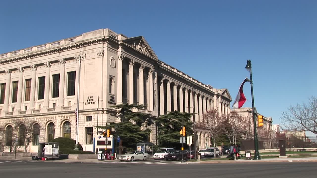 средний снимок здания бесплатной библиотеки в филадельфии