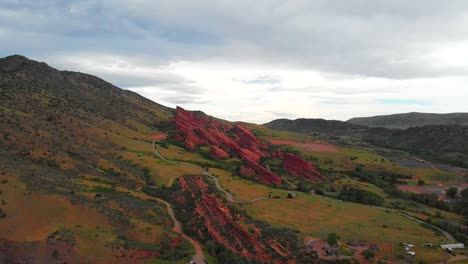 Aerial-shot-of-Red-Rocks-outside-Denver,-Colorado