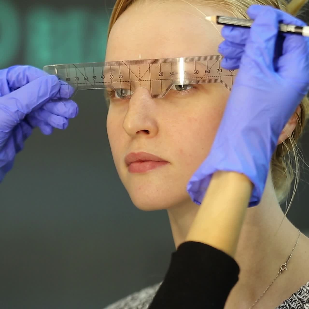 maquillaje permanente de las cejas