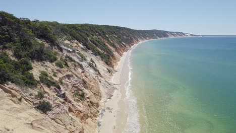 Paisaje-Escénico-De-La-Playa-Del-Arco-Iris-En-Queensland,-Australia---Toma-Aérea