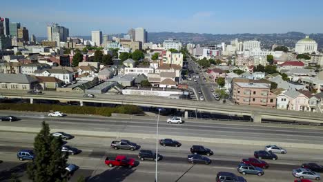 Vista-Aérea-De-Las-Autopistas-De-Oakland-California