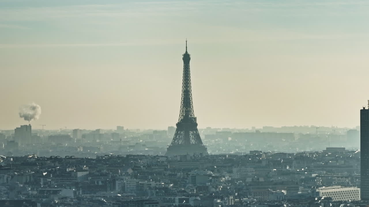 공중 관점: 파리의 건축적 우아함, 역사, 오염