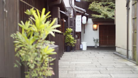 Japanese-allyway-and-restaurant-in-Kyoto,-Japan-soft-lighting