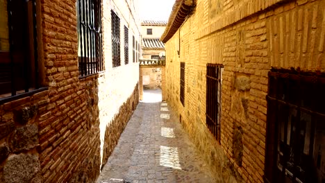 calles de toledo, españa. disparos en el movimiento.