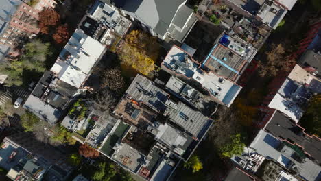 Aerial-birds-eye-overhead-top-down-descending-footage-of-apartment-buildings-rooftops-in-urban-neighbourhood.-Manhattan,-New-York-City,-USA