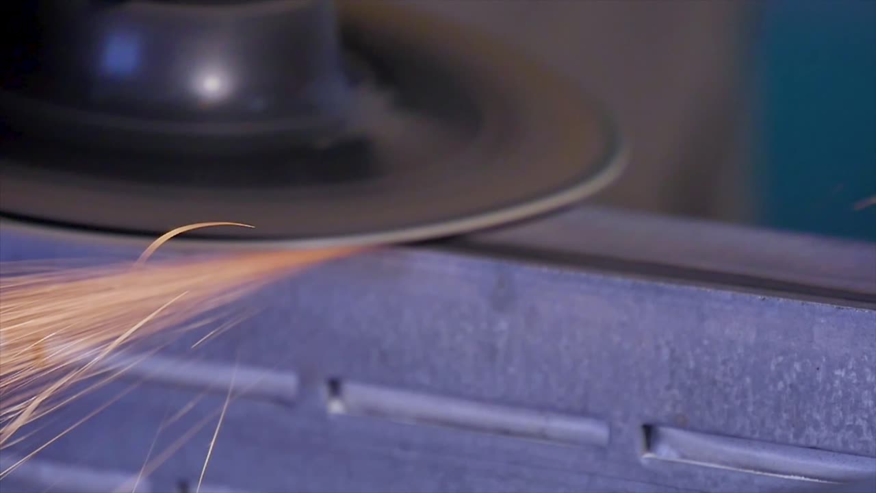 процесс измельчения металла