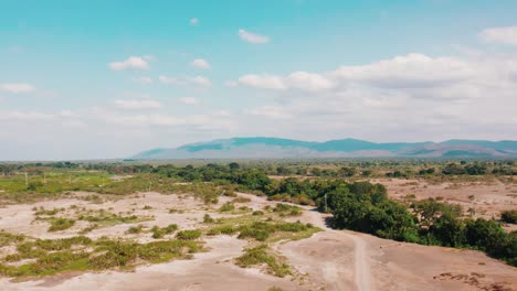 el paisaje de las granjas y el camino en la aldea de chemka