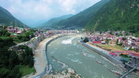 Beautiful-Nature-Shot-of-an-Uttarakhand-town-in-Uttarkashi,-India-surrounded-by-forest,-mountains,-hills