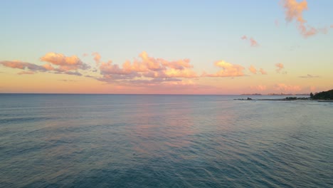 Panorama-Of-Turquoise-Blue-Water-Of-The-Palm-Beach-In-Queensland,-Australia-At-Sundown