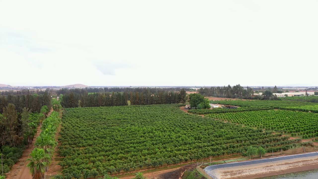 멋진 여행 드론 영상을 통해 시골 풍경의 시골 아름다움을 포착하고, 전통적인 문화를 포착하고,
