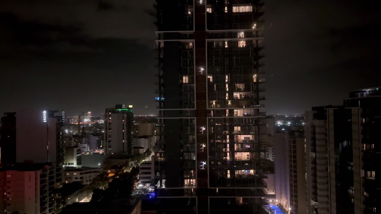 plano amplio distante apartamento de la ciudad noche este perth luces brillantes de las ventanas