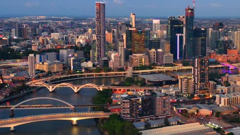 Distrito-Central-De-Negocios-De-Brisbane,-Río-Y-Puentes-En-La-Noche-En-Queensland,-Australia