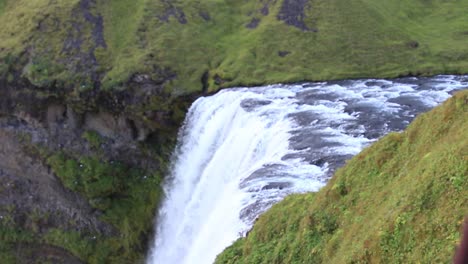 Icelandic-waterfall,-famous-tourist-attraction,-Skogarfoss