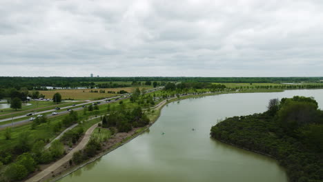 Scenic-Drive-At-Shelby-Farms-Park-On-Shore-Of-Patriot-Lake-In-Memphis,-Tennessee