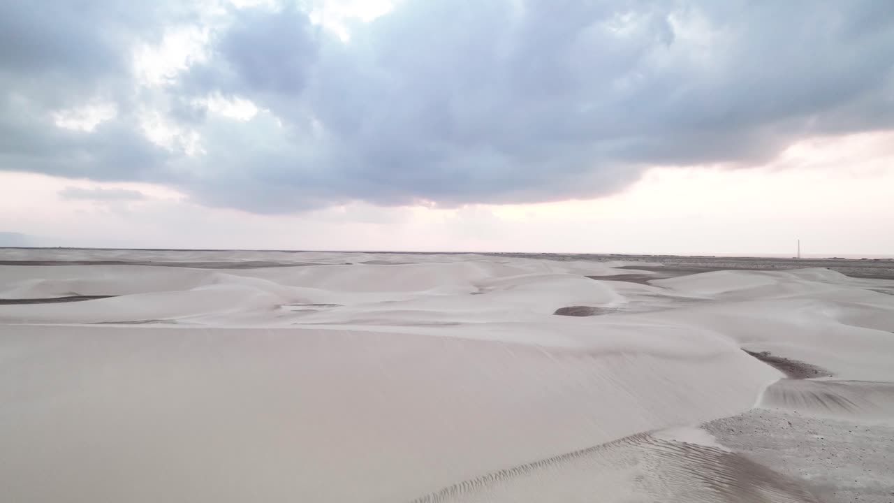 paisaje expansivo de las dunas de zahek en la isla de socotra, yemen