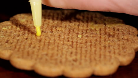 drawing on ginger cookies