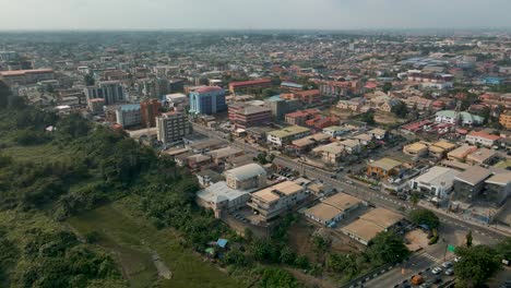 Paisaje-Urbano-De-Ikeja-Y-La-Red-De-Transporte-Desde-Una-Vista-De-Drones