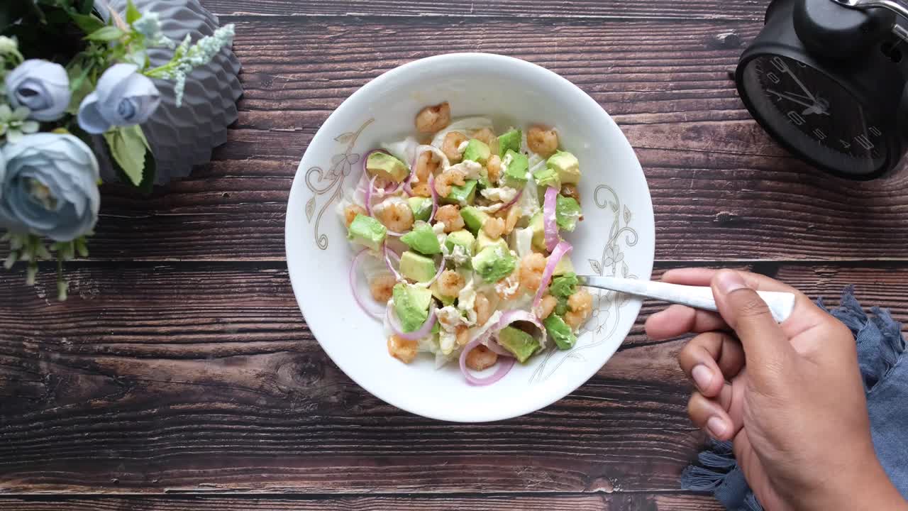 새우와 아보카도 러드