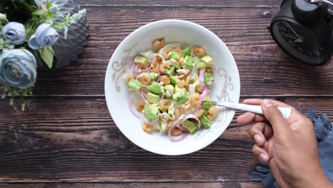 ensalada de camarón y aguacate
