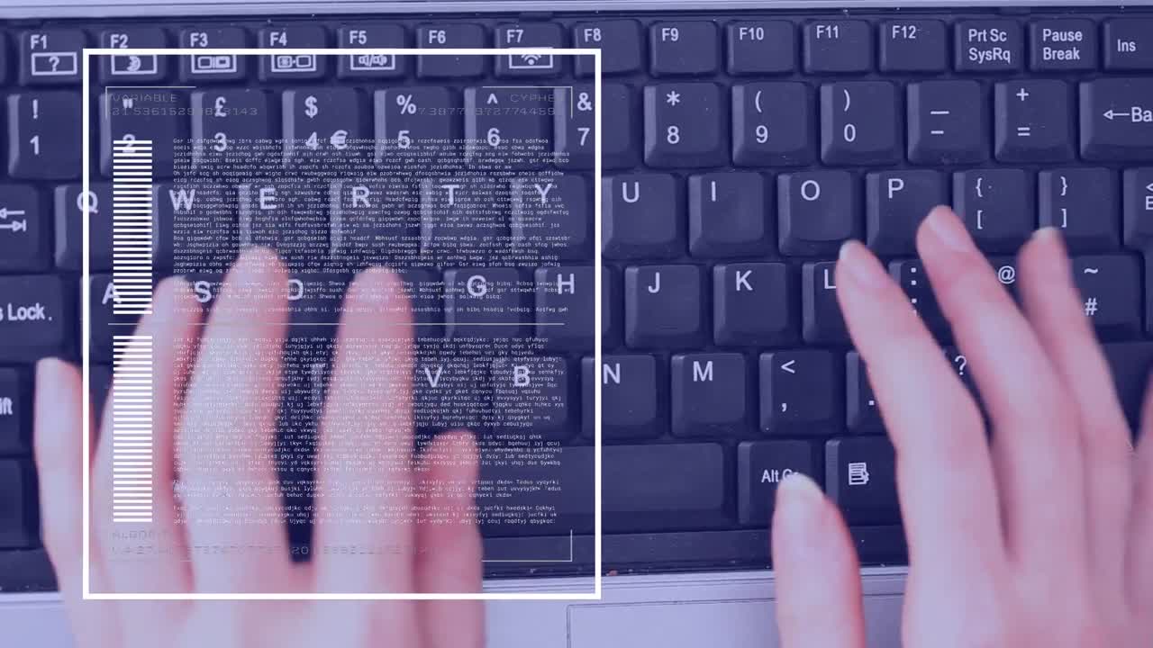 animación del procesamiento de datos financieros sobre una mujer caucásica usando el teclado de la computadora