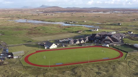 Statische-Drohnenaufnahme-Des-Dorfes-Linaclate-Auf-Der-Insel-Benbecula-In-Den-Äußeren-Hebriden