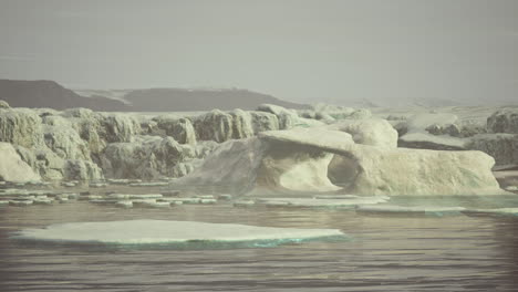 Arktische-Naturlandschaft-Mit-Eisbergen-Im-Grönländischen-Eisfjord