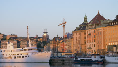Neoclassic-Buildings-and-Ships-Docked-in-Bay