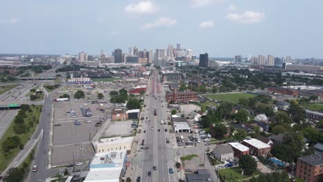 Toma-Aérea-De-Corktown-En-Detroit,-Michigan,-EE.UU.,-En-Un-Agradable-Día-De-Verano.