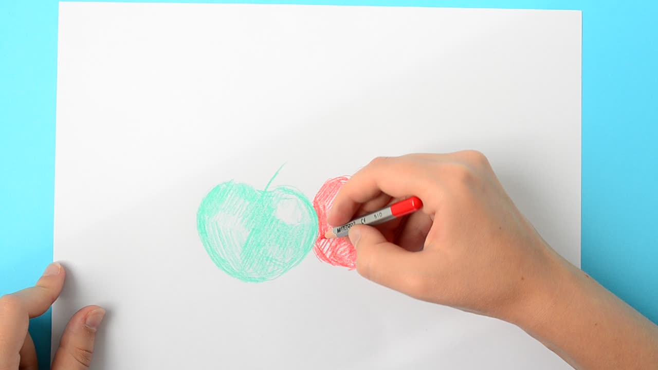 Draw apples. The child draws the picture