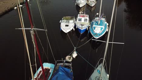 Close-up-horizontal-pan-of-boats-on-a-canal