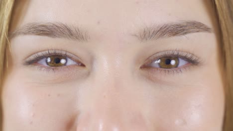 Close-up-brown-eyed-woman.