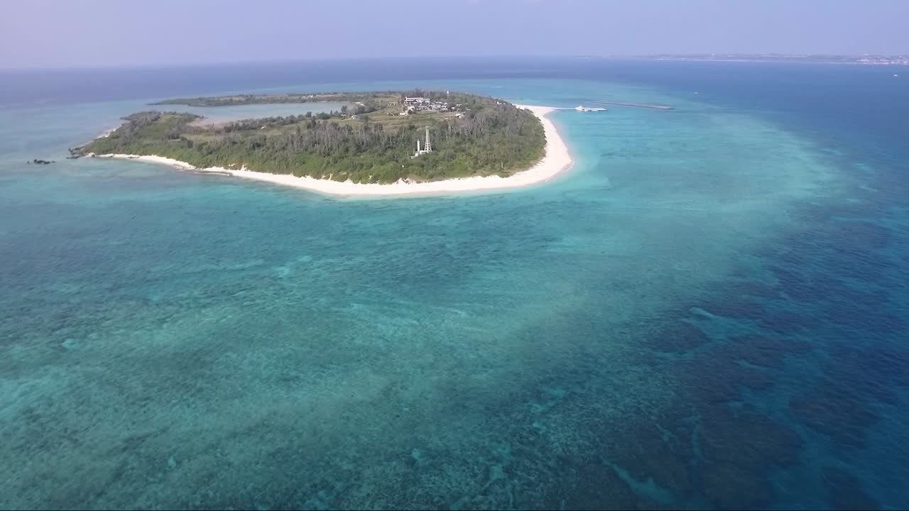 vista aérea de la isla minna en okinawa japón