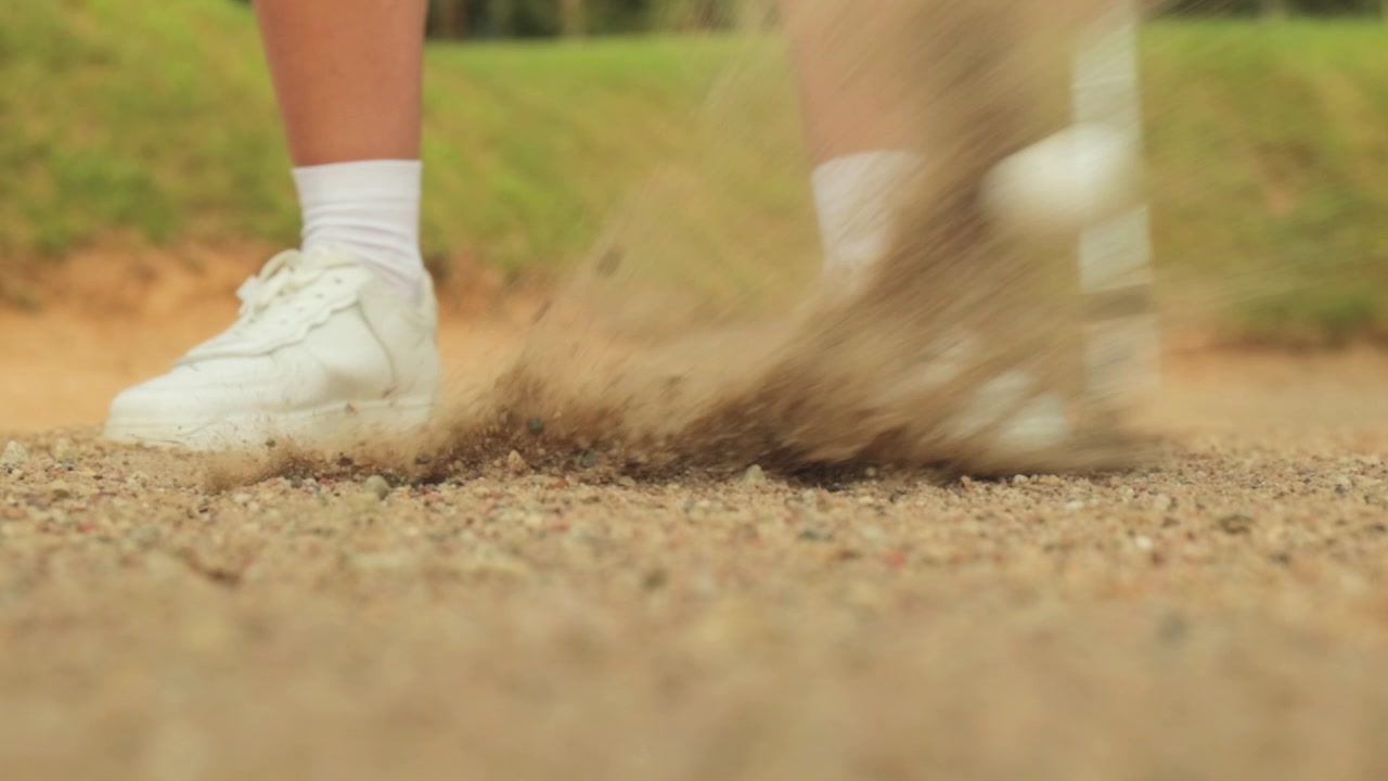Kum Engelinden Golf Topuna Vuran Golfçü