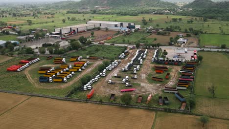 Timelapse-Aéreo-De-La-Empresa-De-Fabricación-De-Remolques-Para-Camiones-Más-Grande-De-La-India.